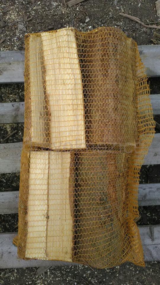 Pytlované dřevo smrk 30cm, 1 pytel 25l